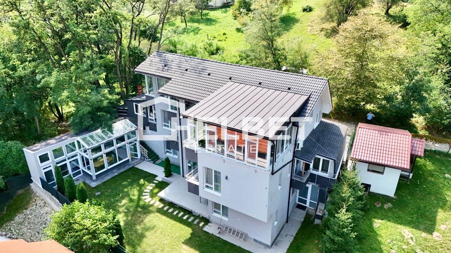Casă cu 10 camere cu Canalizare în Bran