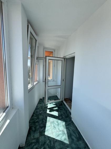 Apartament cu 3 camere decomandat în Exterior Vest