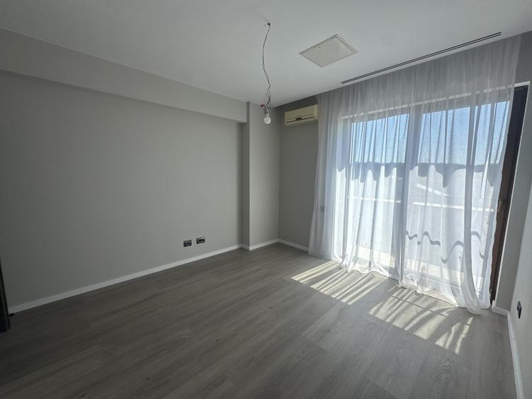 Apartament cu 4 camere decomandat, mobilat în Băneasa