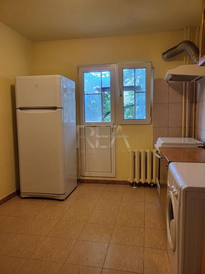 Apartament cu 4 camere semidecomandat, mobilat în Gorjului