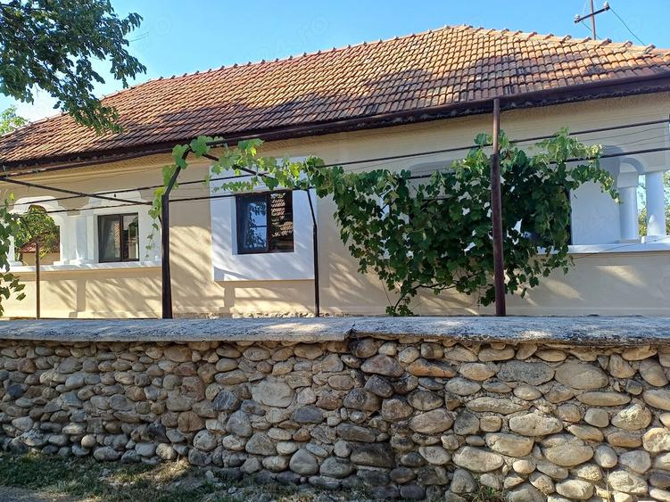 Casă cu Teren 1000 Mp în Lelești