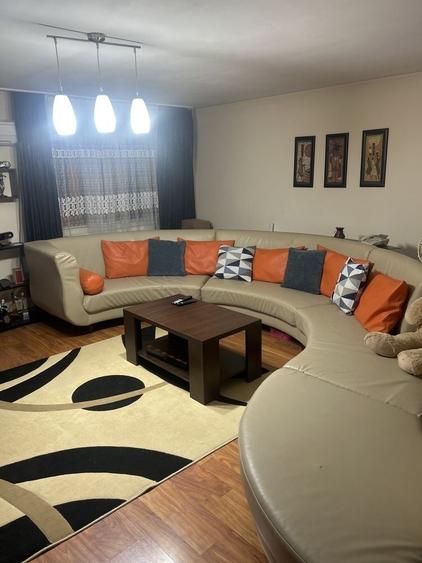 Apartament cu 4 camere decomandat în Central