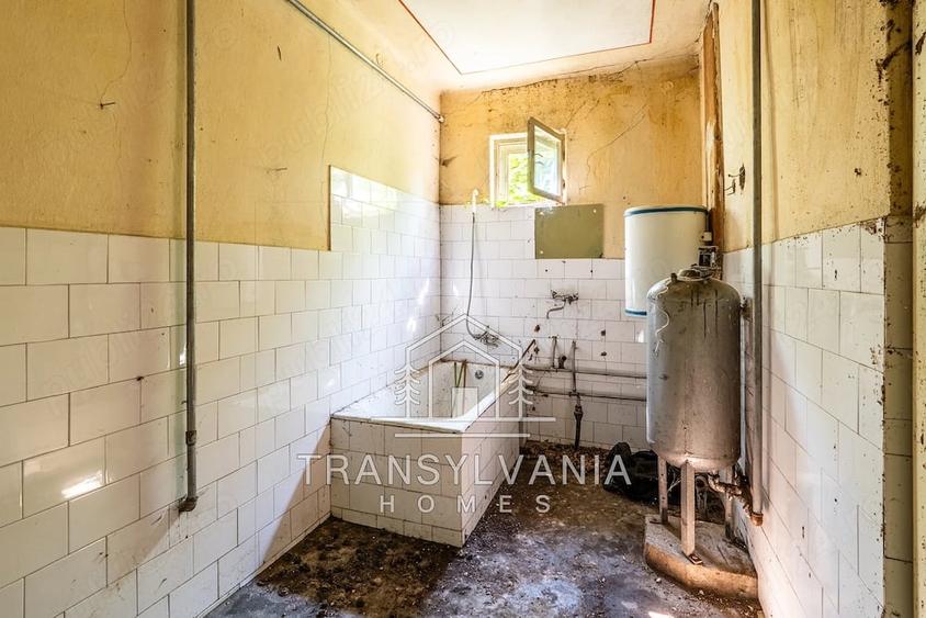 Casă cu Teren 1922 Mp în Colonia