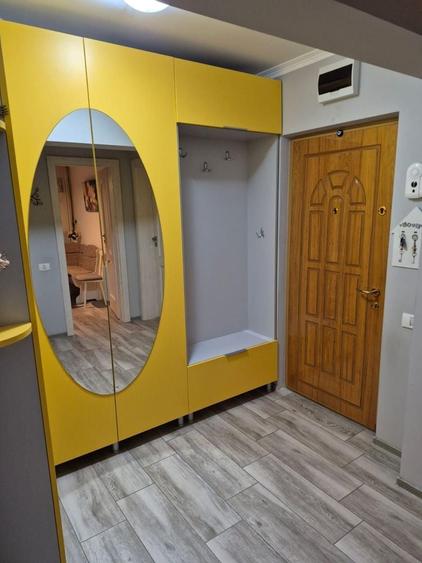 Apartament cu 3 camere decomandat, mobilat în Est