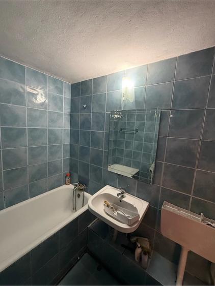 Apartament cu 3 camere decomandat în Micro 12