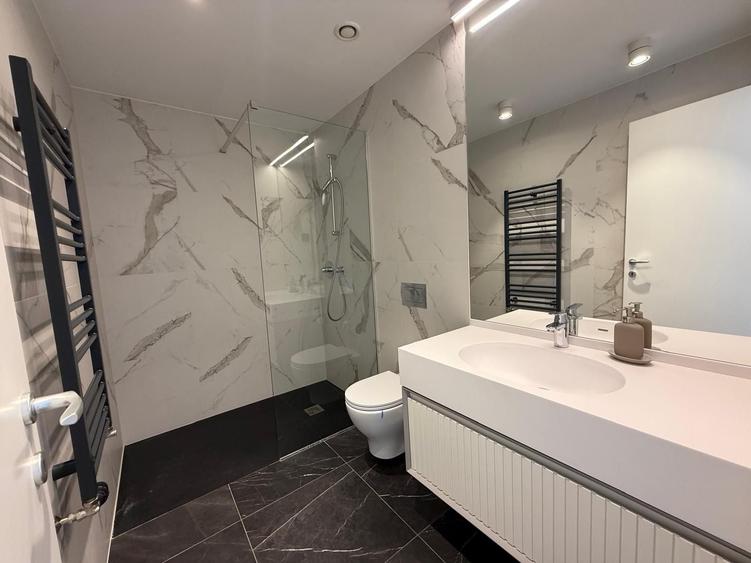 Apartament cu 4 camere semidecomandat, mobilat în Herăstrău