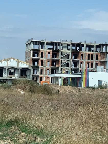 Teren Construcții intravilan de 550 mp, în Est