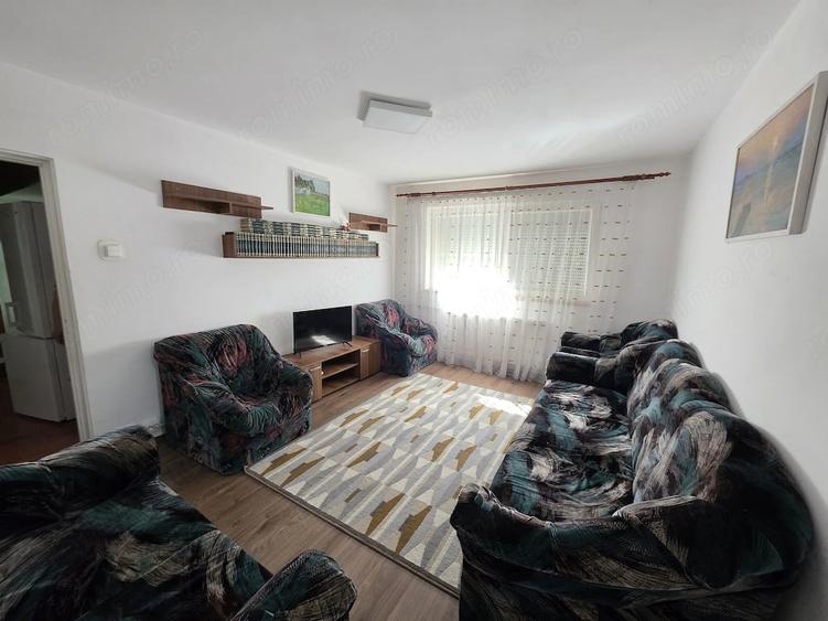 Apartament cu 3 camere semidecomandat în Cetății