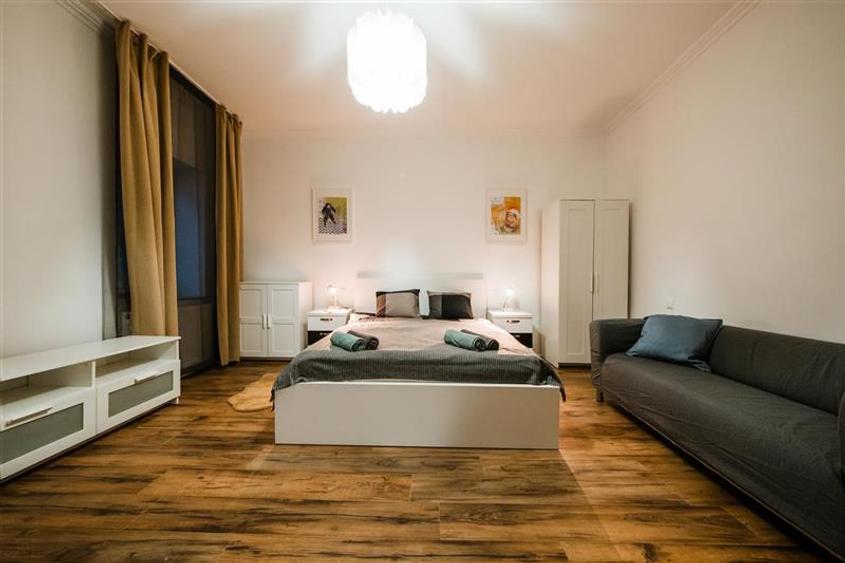 Apartament cu 3 camere nedecomandat, mobilat în Schei