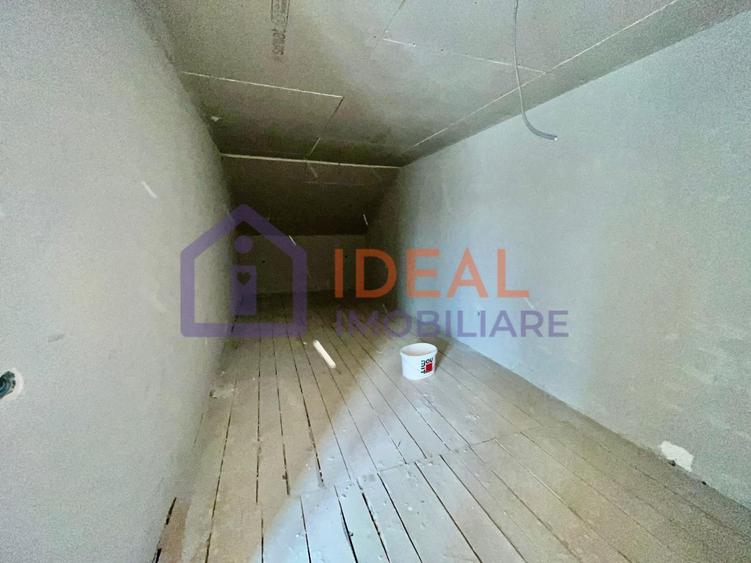 Duplex cu 4 camere cu Canalizare în Mohu