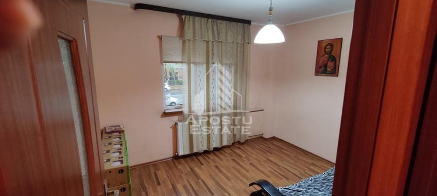 Apartament cu 2 camere semidecomandat, mobilat în Dâmbovița