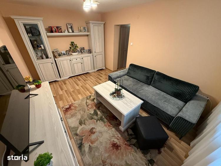 Apartament cu 3 camere semidecomandat în Central