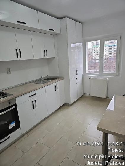 Apartament cu 4 camere decomandat, mobilat în Ultracentral