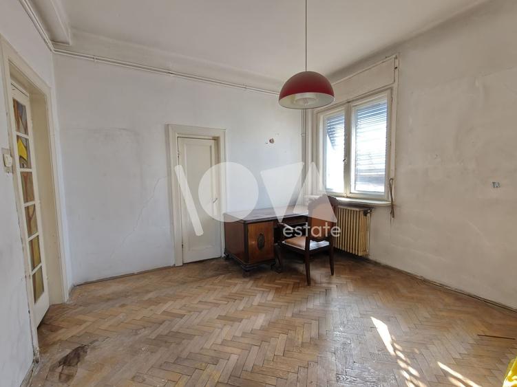 Apartament cu 3 camere semidecomandat în P-ța Sfântul Ștefan