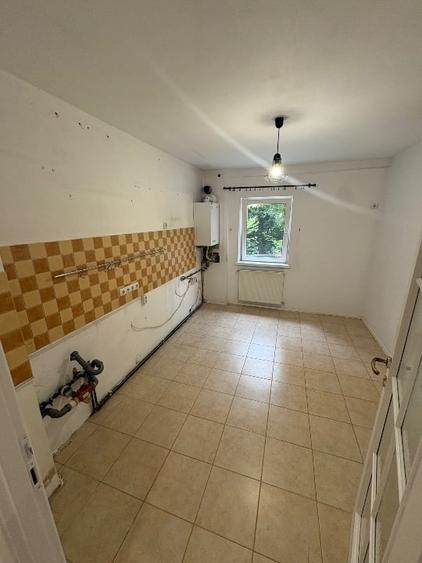Apartament cu 3 camere decomandat, mobilat în Răcădău