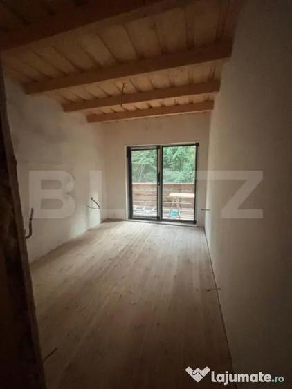 Casă cu 7 camere cu Teren 1170 Mp în Colibița