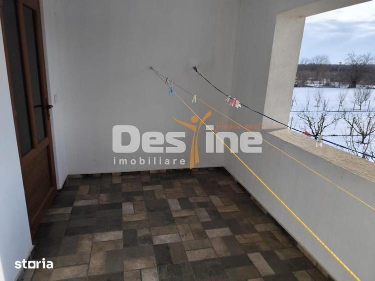 Casă cu 6 camere cu Teren 2756 Mp în Central