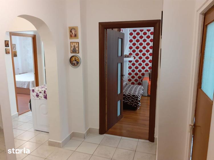 Apartament cu 3 camere decomandat în Nerva Traian