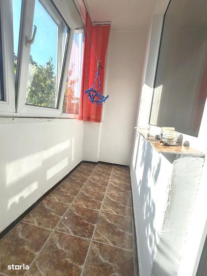 Apartament cu 2 camere semidecomandat în Craiovei