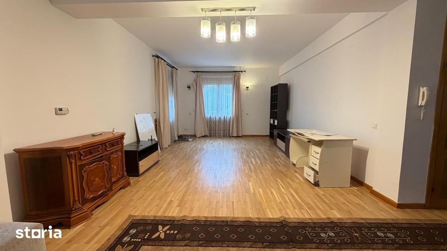 Casă cu 5 camere cu Teren 500 Mp în Central