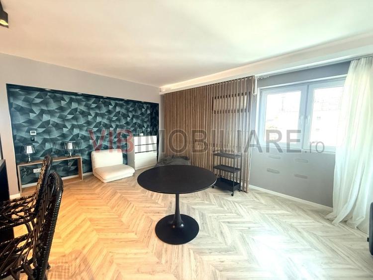 Apartament cu 3 camere decomandat în P-ța Dorobanți