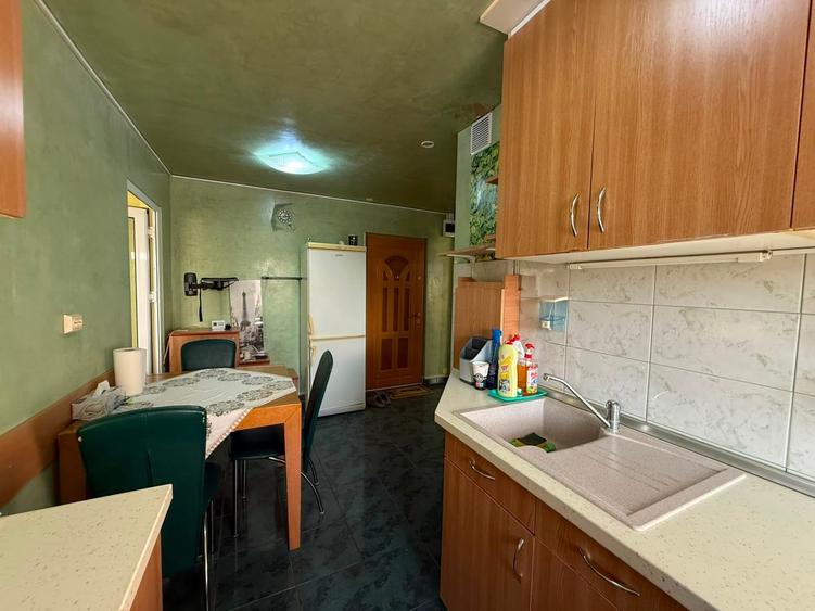 Apartament cu 2 camere decomandat în Triaj