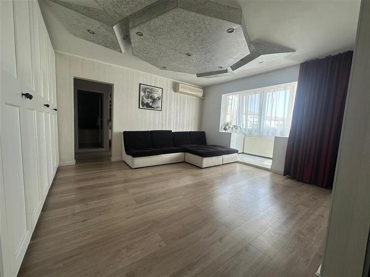 Apartament cu 3 camere semidecomandat în Iosia