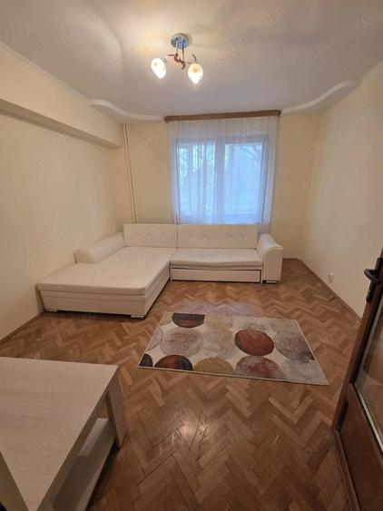 Apartament cu 3 camere decomandat în Spitalul Județean