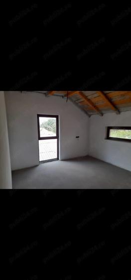 Casă cu 4 camere cu Teren 1000 Mp în Țepu