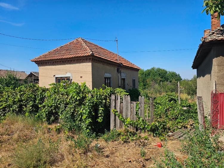 Casă individuală cu 3 camere cu Teren 550 Mp în Ciupercenii Noi