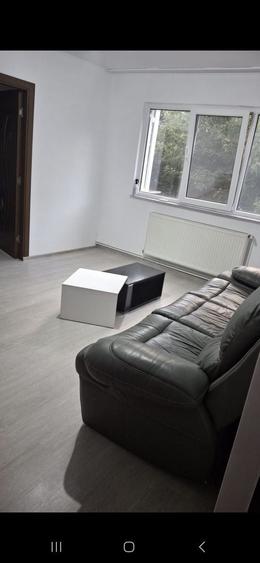 Apartament cu 3 camere semidecomandat în Exterior Vest
