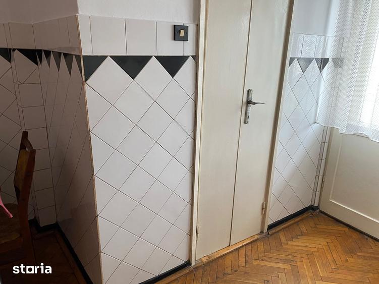 Apartament cu 4 camere decomandat în Central