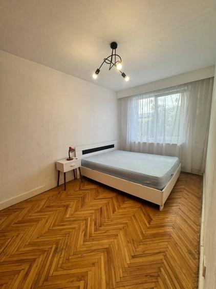Apartament cu 3 camere decomandat, mobilat în Decebal
