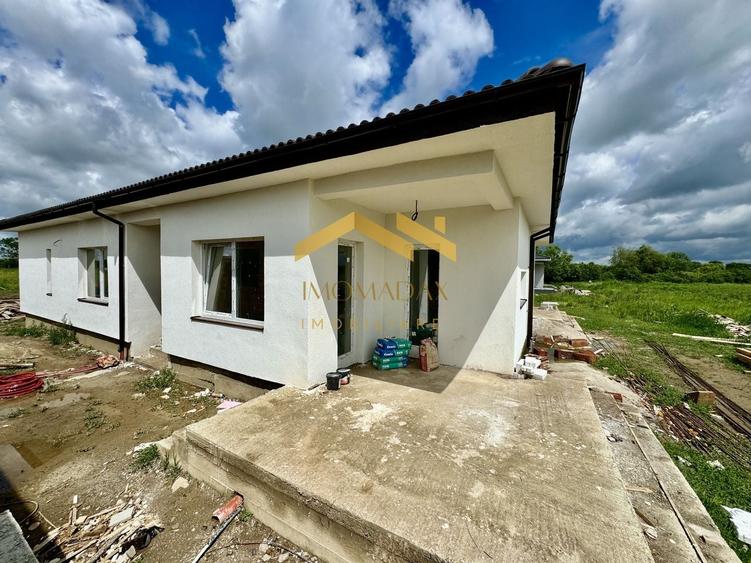 Duplex cu 3 camere cu Canalizare în Bucovăț (Remetea Mare)