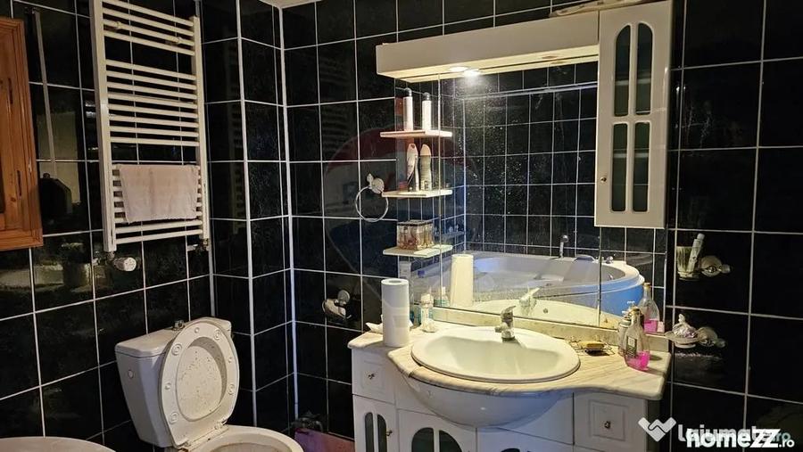 Casă cu 6 camere cu Teren 2803 Mp în Central