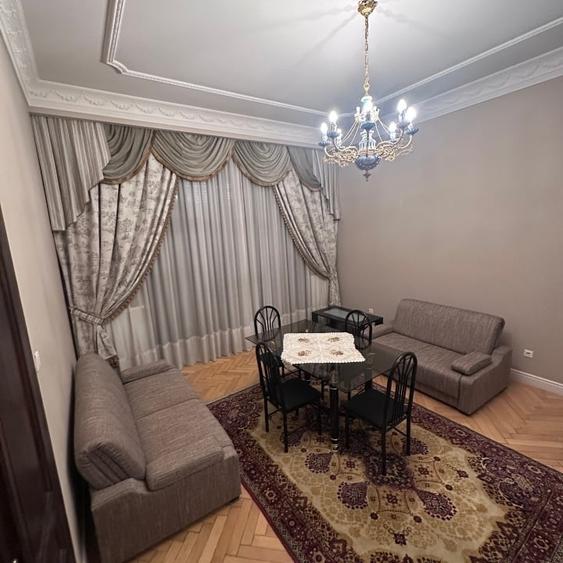 Apartament cu 3 camere decomandat, mobilat în Sinaia