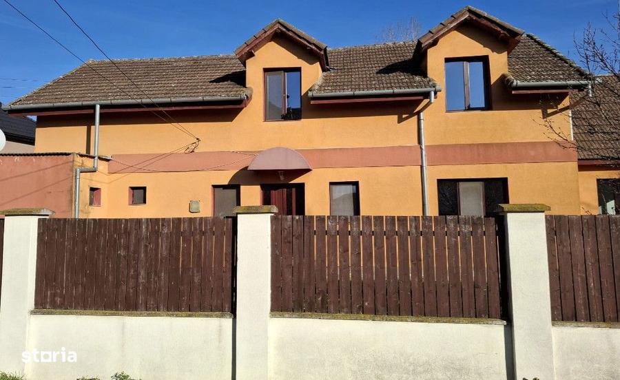 Casă cu 5 camere cu Teren 886 Mp în Central