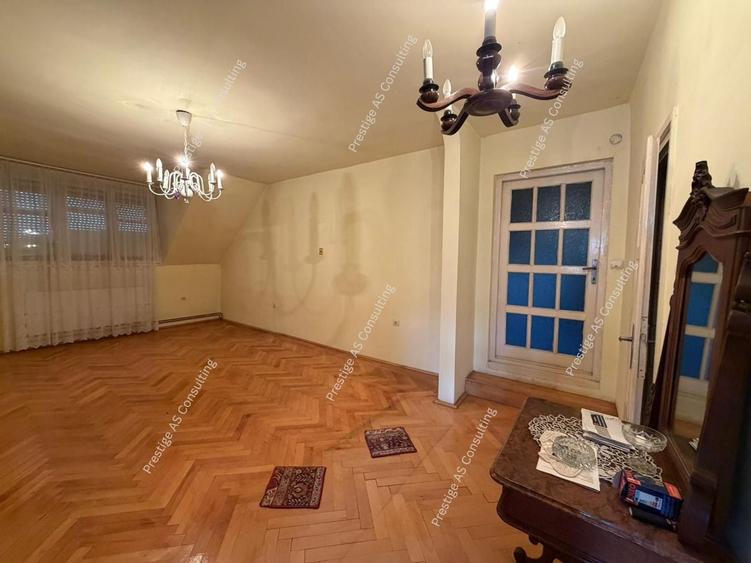 Casă individuală cu 8 camere cu Canalizare în Elisabetin