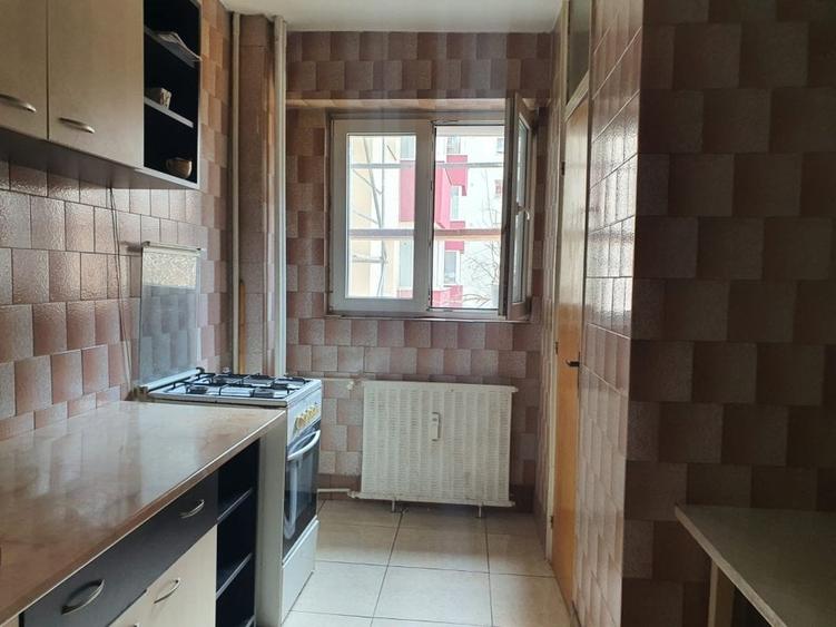 Apartament cu 3 camere decomandat, mobilat în Dristor