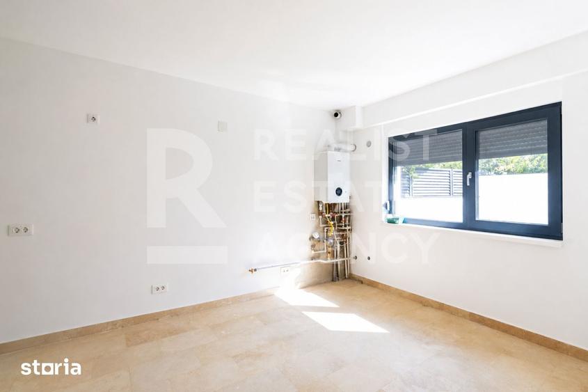 Casă cu 5 camere cu Teren 290 Mp în Central