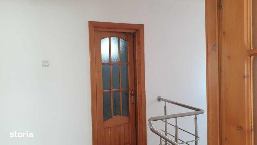 Casă cu 4 camere cu Teren 237 Mp în Golești