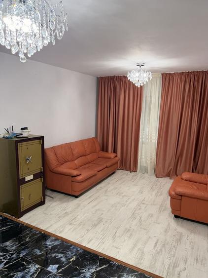 Apartament cu 4 camere decomandat în Central