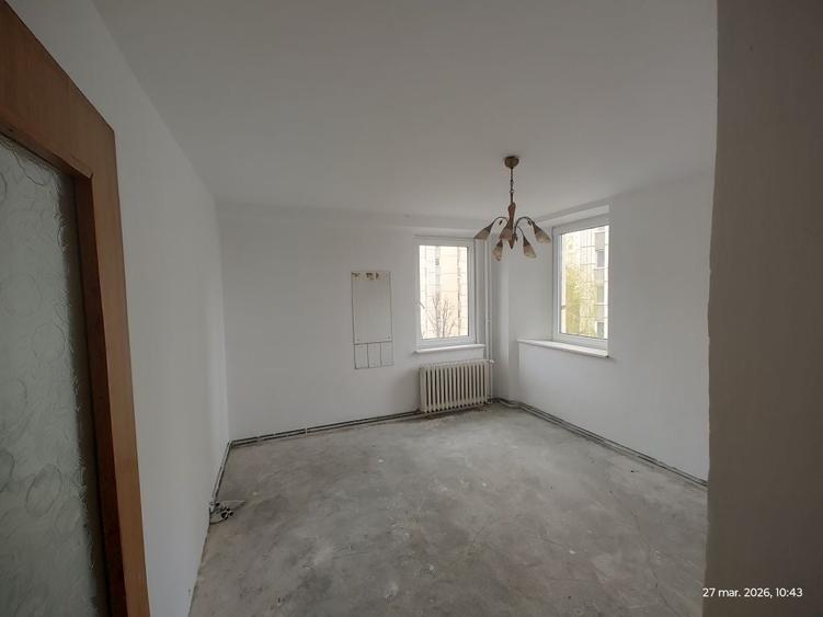 Apartament cu 3 camere decomandat în Drumul Carului