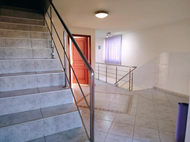 Casă individuală cu 7 camere cu Piscina în Gorgota