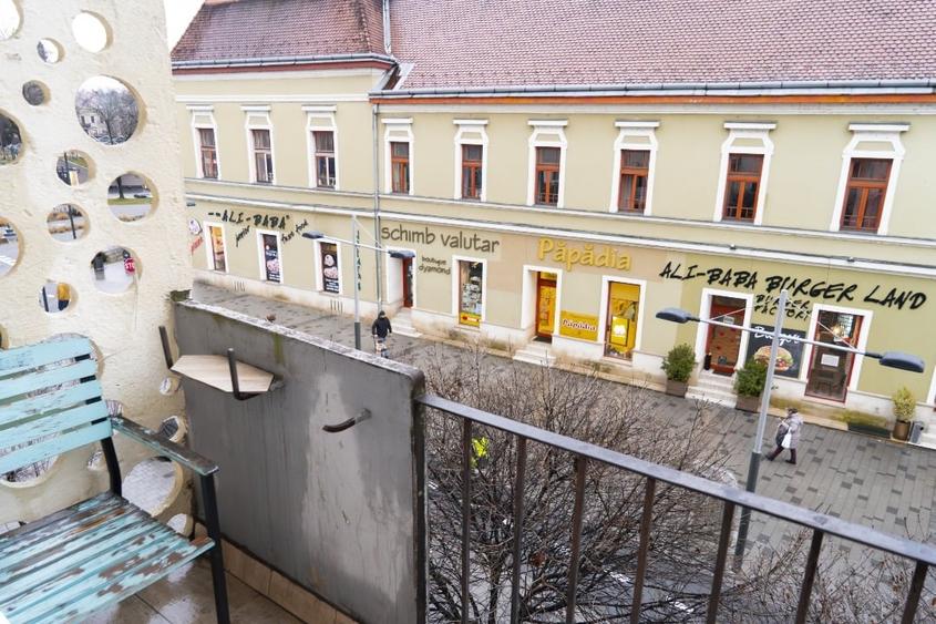 Apartament cu 2 camere, mobilat în Central