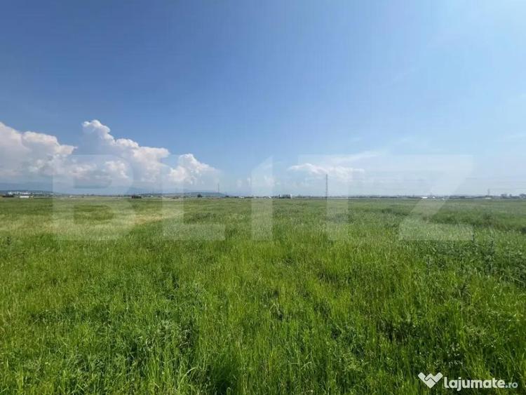 Teren de 10000 mp, în Debarcader