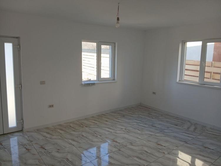 Casă cu 4 camere în Tomești
