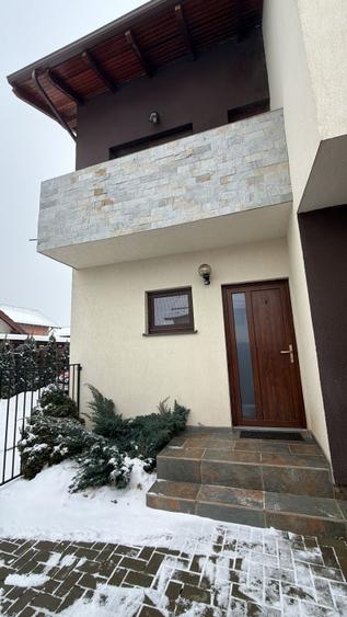 Casă cu 4 camere cu Teren 350 Mp în Tărlungeni