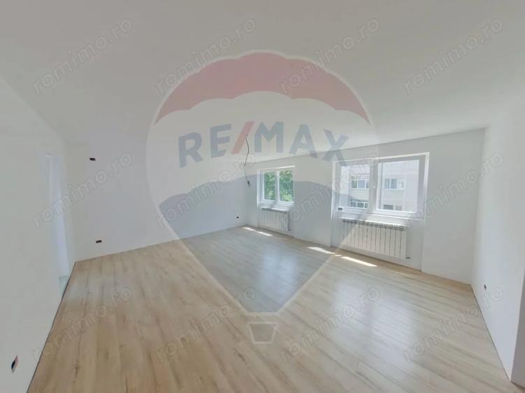 Apartament cu 4 camere decomandat în Central