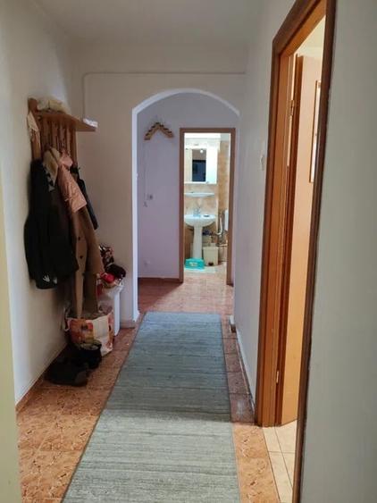 Apartament cu 2 camere decomandat, etaj 1/4, zona Dacia - 3